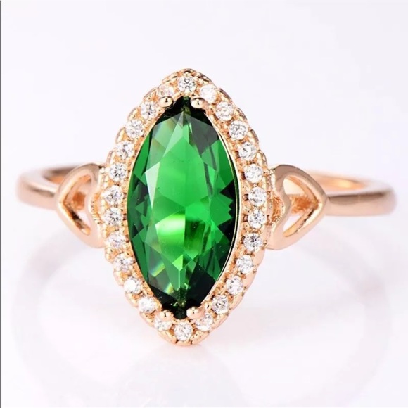 Jewelry - 18k yellow gold emerald engagement wedding ring